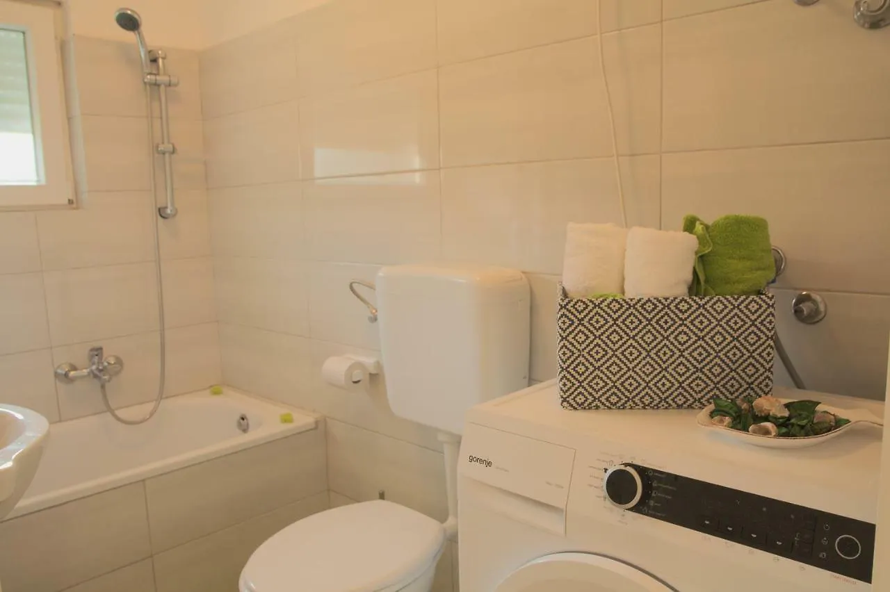 Studio Apartment Slavi 普拉 0*,